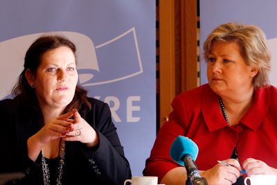 Leder i Høyre, Erna Solberg (t.h.), og energipolitisk talskvinne i Høyre, Siri A. Meling. 