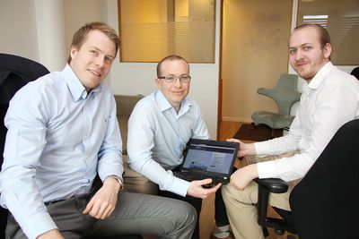 GRÜNDERE: Vilhelm Vardøy, Thomas Sørbø og Patrik Olstad Berglund (bak). FOTO: Tore Stensvold 