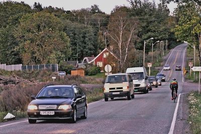 Tomsbakken på fylkesveg 35 nord for Tønsberg sentrum er en av strekningene som inngår i en driftskontrakt som berører fem kommuner i Vestfold.