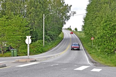 Fylkesveg 382 mangler gang/sykkelveg på en strekning på ca. 600 meter. Innen året er omme er det sammenhengende gang/sykkelveg mellom Frogner og Lillestrøm.