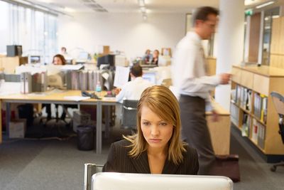 Bare 15 prosent av norske arbeidstakere mener de blir mer effektive av å jobbe i et åpent kontorlandskap, viser en ny undersøkelse fra Vivento.