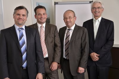 FORNØYD: MArjus Vogt, prosjektansvarlig for Melkøya, Marcus Lang, Bruno Ziegler og Terje Krogh mener at LNG fabrikken er en suksess.