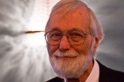 John Willard Milnor (80) fikk Abelprisen 2011 for banebrytende oppdagelser innenfor geometri, algebra og topologi i Gamle Logen tirsdag.