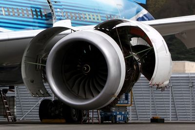 Her er en Rolls-Royce Trent 1000-motor under vingen på et av Boeings 787-testfly.