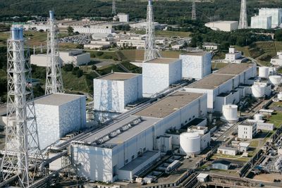 ØDELAGT: Kjernekraftverket Daiichi i Fukushima ble ødelagt under det voldsomme jordskjelvet i Japan fredag. Lørdag ble det meldt om en eksplosjon og røykutvikling ved kraftverket.