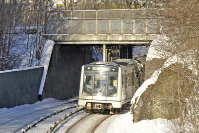 Denne brua fra 1934 er i elendig forfatning og trenger avløsning. Den nye brua får bare ett spenn.