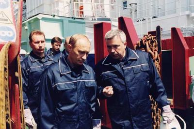 MAKTPERSON: Lukoil-sjef Vahid Alekperov og Russlands statsminister Vladimir Putin. Nå er Lukoil prekvalifisert som operatør på norsk sokkel.
