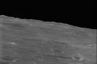 MÅNEHORISONT: Dette bildet av månens overflate ble tatt fra SMART-1 2. september, en av de siste gangene den gikk i bane rundt månen før nedslaget.