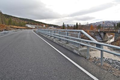 Det svenske firmaet Svevia ligger best an til å få driftskontrakten for området Mosjøen. I dette området ligger den nye E 6 mellom Majahaugen og Flyum i Grane kommune, som ble åpnet i fjor høst.