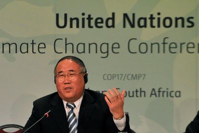 Kina stiller vilkår for en ny klimaavtalen. Her den kinesiske delegasjonslederen under klimaforhandlingene i Durban, Xie Zhenhua
