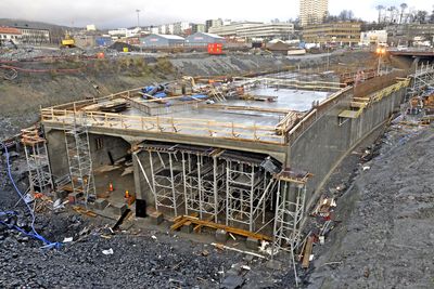 Økerntunnelen tar form i byggegropa. Når den er ferdigstøpt, skal OneCo Teksal fylle den med elektrisk utstyr og Siemens med SRO-utstyr.