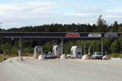 Bomstasjonene ved Oslofjordtunnelen ser ut til å forsvinne i 2013, ikke 2015 som først planlagt.