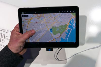 Samsung har kjappet seg og fått ut en ny Galaxy Tab før Apple har rukket å si iPad 2. Nye Tab har en skjerm på 10,1 tommer.