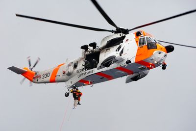 Et Sea King-helikopter fikk trøbbel etter en hard landing på en høyde i Finnmark. 