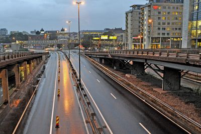 Her gikk E 18 for et halvt år siden. Nå blir dette området bygd om. Dronning Eufemias gate skal gå der rampen til høyre på bildet går nå.