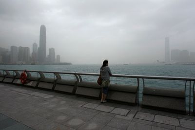 Forurensingsnivået i Hongkong nådde faretruende høyder mandag.