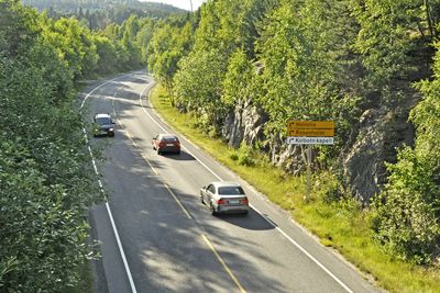 Gang/sykkelvegen skal gå til høyre på bildet. Mye rart skal skje hvis jobben ikke blir utført av et firma fra Oppland.