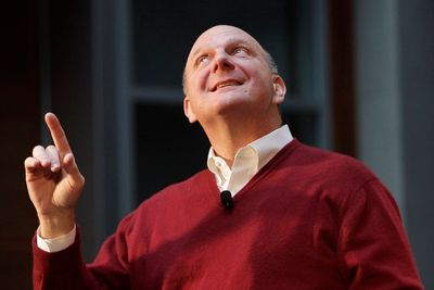 STERKT KVARTAL: Microsoft-sjef Steve Ballmer smiler, mens omsetningen til selskapet øker med 25 prosent.
