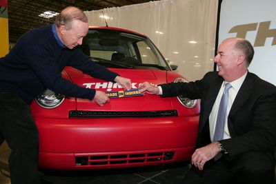 Denne uka presenterte Indiana-guvernør Mitch Daniels (t.v) og Think-sjef Richard Canny planene om å starte produksjon av elbilen i Elkhart.