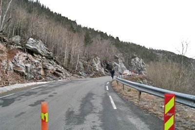 I dette området kommer vestre påhugg til Målvikhammartunnelen. Bildet er tatt under en tidligere befaring.