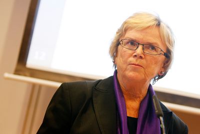 Samferdselsminister Magnhild Meltveit Kleppa vil ha debatt om hvordan friske vedlikeholdsmidler kan skaffes til veie.