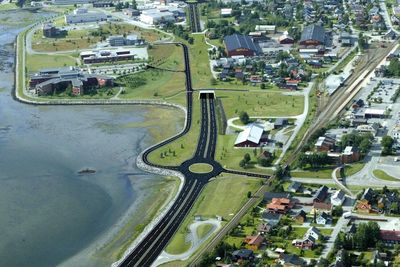 Bildet viser den nordlige delen av strekningen Værnes-Havnekrysset. Rundkjøringen i forgrunnen er Halsøenkrysset hvor E 14 tar av fra E 6. I bakgrunnen ligger Tangtunnelen. Grunnarbeid skal ta seg av alle veger som er markert med svart.