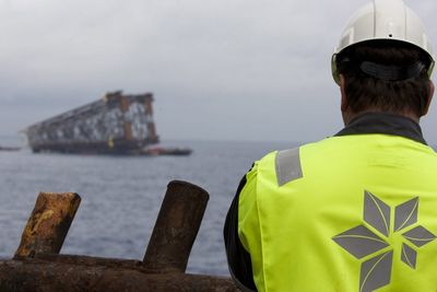 På sokkelen kan oljearbeiderne jobbe nattvakter tre uker på rad. På land får man som regel ikke jobbe mer enn tre netter på rad.