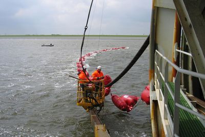 En feil like utenfor kysten av Nederland fører til at NorNed-kabelen er ute av drift i ti uker.