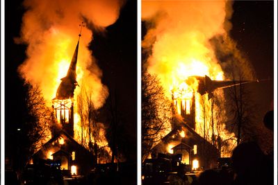 Hønefoss kirke brant ned til grunnen tirsdag kveld. Kirken var overtent da brannvesenet kom frem, kort tid etter at brannen ble meldt i 17-tiden. I dag - en dag for sent - skulle det installeres brannvarslingsanlegg i kirken.