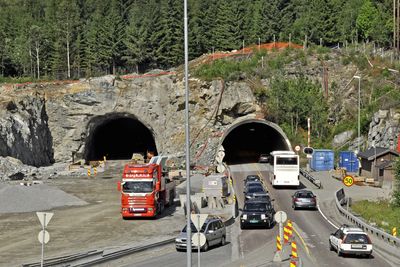 De danske firmaet KB Electrotech leder konkurransen om kontrakten på elektroinstallasjonene i begge løpene i Eidsvolltunnelen.