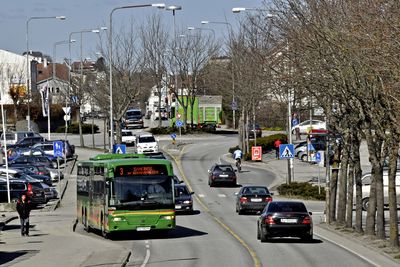 Nedre billedkant markerer søndre endepunkt for strekningen som skal utvides. Bussene får mye bedre forhold når jobben er gjort 1. juni neste år.