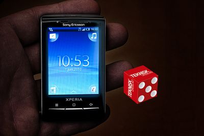 Sony Ericsson Xperia X10 Mini får god plass i hånden. Funksjonsrik er den og.