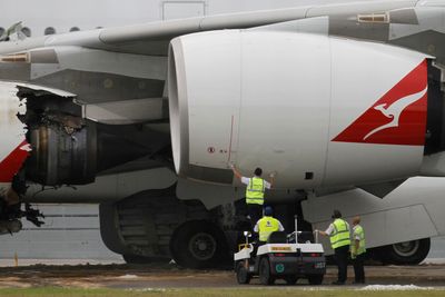 Tidligere denne måneden måtte en Qantas-fly nødlande i Singapore etter en motorsvikt. Nå er det mulig produsenten Rolls-Royce må skifte ut flere A380-motorer.