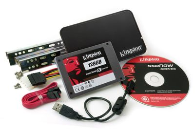 ENKLE GREIER:En ekstern SSD-disk som bytter plass med den interne harddisken, en CD og noen kabler og fester er alt som skal til.