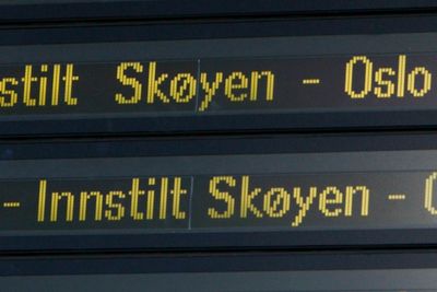 DYRT: Innstilte tog og forsinkelser i kollektivtrafikken koster. Urbanet Analyse mener undersøkelsen viser hvor viktig det er å investere for å øke påliteligheten til kollektivtrafikken, spesielt i Akershus.
