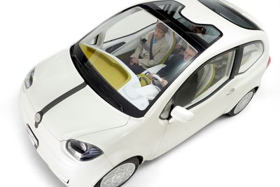 Dette er det første bildet av konseptbilen Eva som Valmet Automotive offentliggjorde i dag. Elbilkonseptet vises fram i Genève i neste uke.