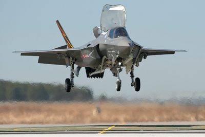 F-35B er STOVL-varianten av kampflyet. Nå foreslås det å droppe denne versjonen både i USA og Storbritannia.