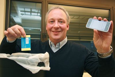 BORT MED PAPIRBILLETTEN:Norgessjefen for UnWire mener mobilen kan blir en mye bedre billett enn den gamle papirvarianten.