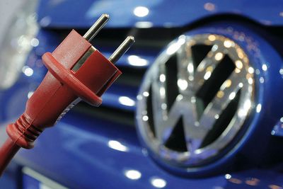 VW viste fram konseptversjonen av en ladbar Golf-hybrid for et knapt år siden. Nå ligger det an til at tyskerne skal få kinesisk batterihjelp.