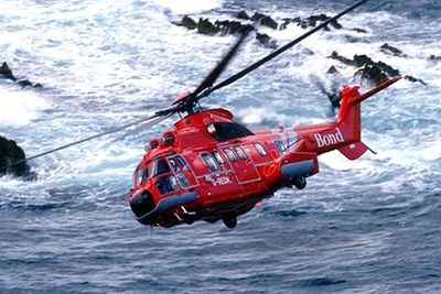 Et slikt helikopter, av typen AS332 L2 Super Puma fra Bond Offshore Helicopters, styrtet i Nordsjøen på vei til Aberdeen onsdag. Ulykken har trolig kostet 16 liv.