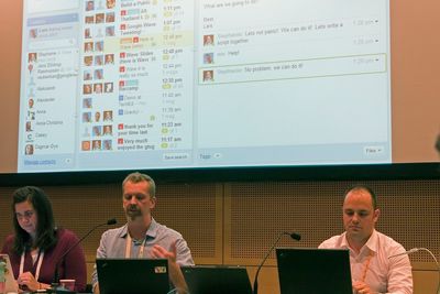 BAK BØLGEN:Lars Rasmussen (i midten) har vært med å utvikle Googles Waveteknologi som SAP vil ta i bruk til nye forretingsverktøy.