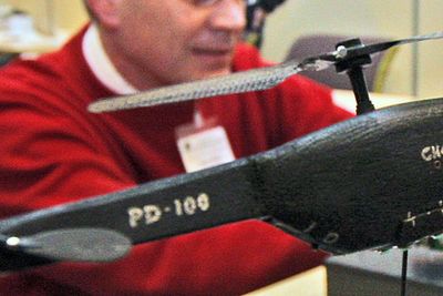 Dette er en modell av PD-100 Black Hornet som Prox Dynamics håper å selge blant annet til det norske og amerikanske forsvaret om et par år.