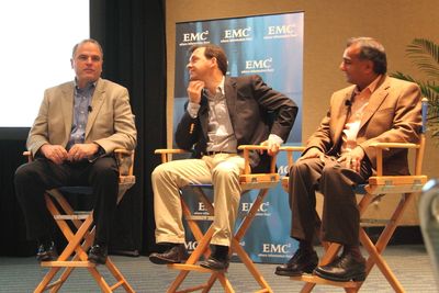 SKYKAMERATER: Chuck Hollis i EMC, Ed Bugnion i Cisco og Parag Patel i VMware vil stå sammen om å realisere sin visjon av Cloud Computing, både på datarommet og ute i skysystemet på nettet.