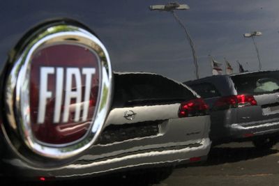 Bildelprodusentene Magna International fra Canada og RHJ International fra Belgia gir nå italienske Fiat kamp om å overta majoriteten i Opel fra General Motors.