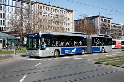 Mercedes-Benz nye Citaro G BlueTec Hybrid buss er elektrisk drevet og har en liten dieselmotor som lader batteriene.