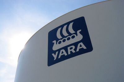 TAR FINANSPAUSE: Yara stanser produksjonen av urea og ammoniakk ved fabrikken i Italia.