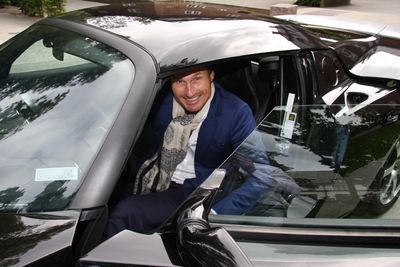 SITTER LAVT: Tesla er en sportsbil slik andre sportsbiler er - man sitter som i en gocart.