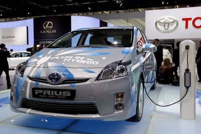 Toyota viste fram sin prototyp på en ladbar Prius på årets Frankfurt-messe. I løpet av 2010 settes den i trafikk i et testprogram som for Nordens del ledes fra Norge.