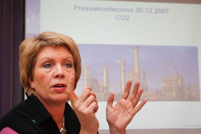 Åslaug Hagas og resten av regjeringens planlagte klimakutt hjemme i Norge spises opp av økte utslipp i utlandet forårsaket av norske importvarer.