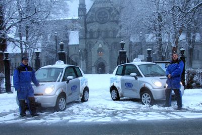 I NIDAROS: Etter 40 timers tur og to overnattinger var Arne og Audun Asphjell hjemme i Trondheim med sine Think-taxier.